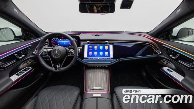 Mercedes-Benz E-Class 2025 — Photo 4/19