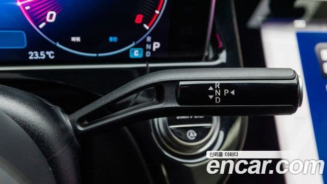 Mercedes-Benz E-Class 2025 — Photo 9/19