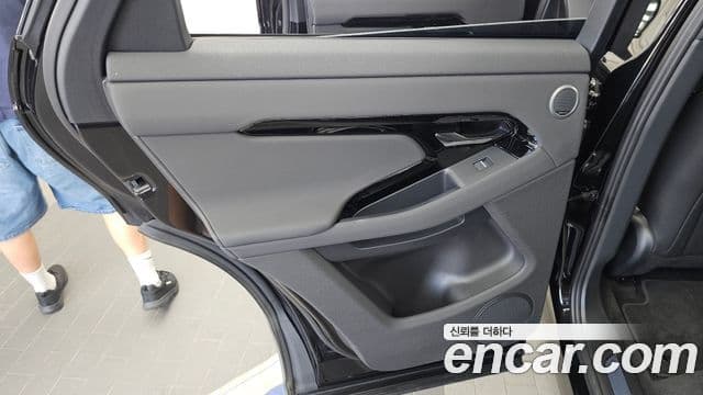 Land Rover Range Rover Evoque 2024 — Photo 16/32