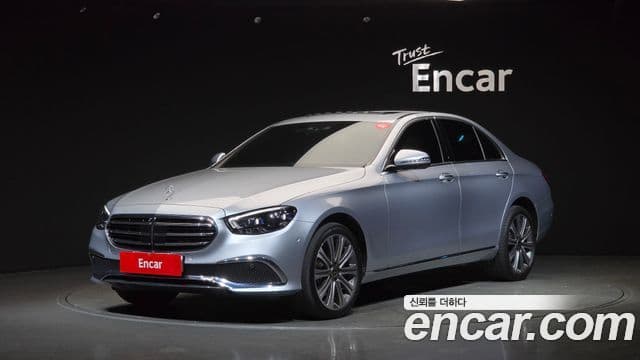 Mercedes-Benz E-Class 2023 — Фото 1/20