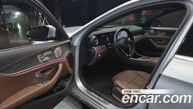 Mercedes-Benz E-Class 2023 — Фото 10/20