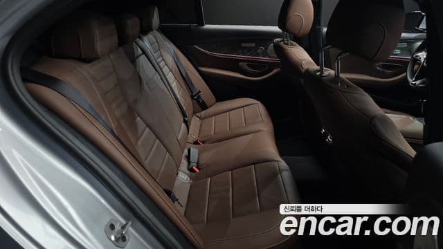 Mercedes-Benz E-Class 2023 — Фото 11/20