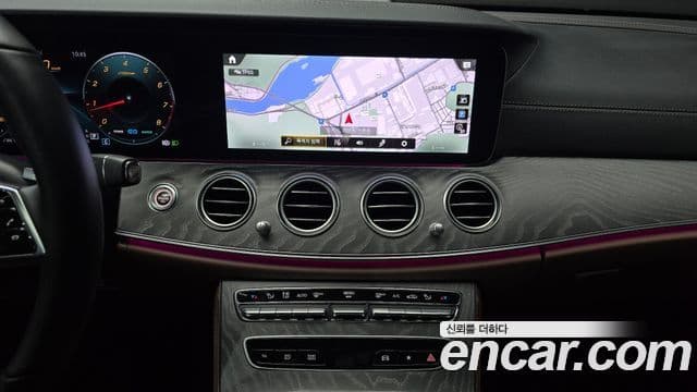 Mercedes-Benz E-Class 2023 — Фото 14/20
