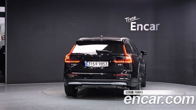 Volvo V60 Cross Country 2025 — ფოტო 29/33