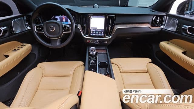 Volvo V60 Cross Country 2025 — ფოტო 30/33