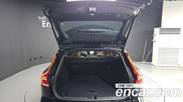 Volvo V60 Cross Country 2025 — ფოტო 9/33
