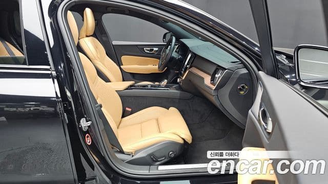 Volvo V60 Cross Country 2025 — ფოტო 7/33