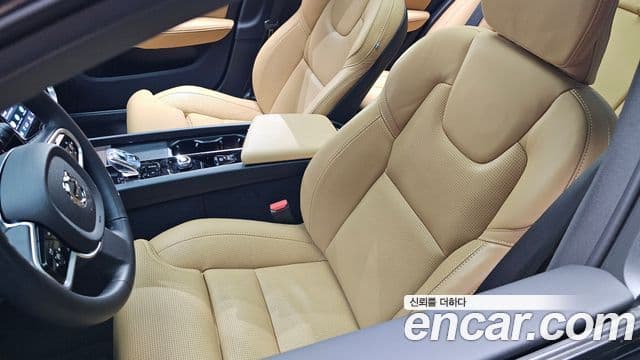 Volvo V60 Cross Country 2025 — ფოტო 4/33