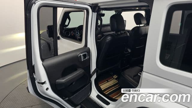 Jeep Wrangler 2023 — Фото 12/20