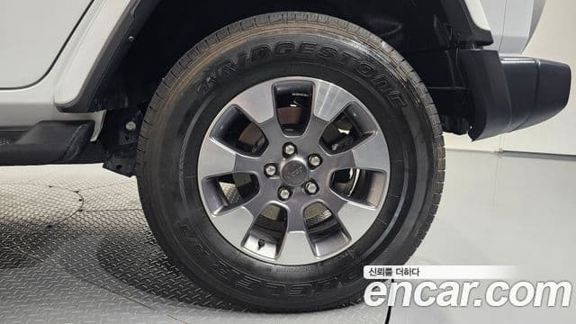 Jeep Wrangler 2023 — ფოტო 6/30