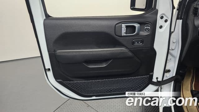 Jeep Wrangler 2023 — ფოტო 9/30