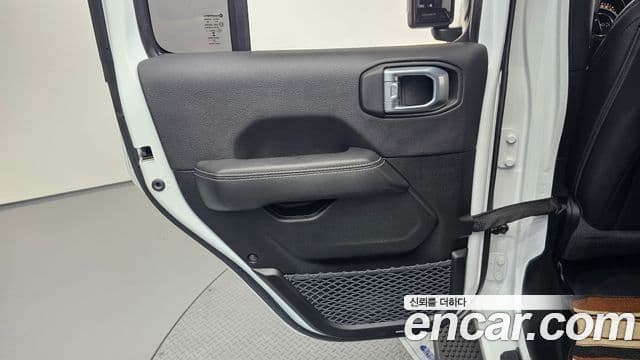 Jeep Wrangler 2023 — ფოტო 14/30