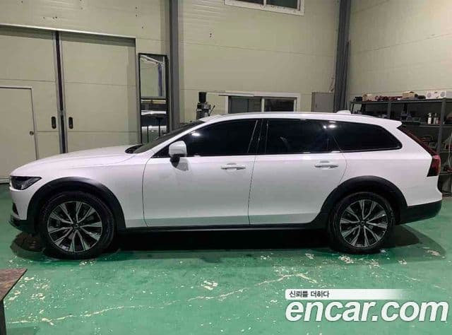 Volvo V90 Cross Country 2022 — Фото 4/7