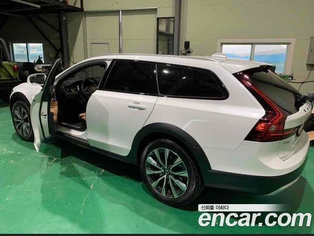 Volvo V90 Cross Country 2022 — Фото 5/7