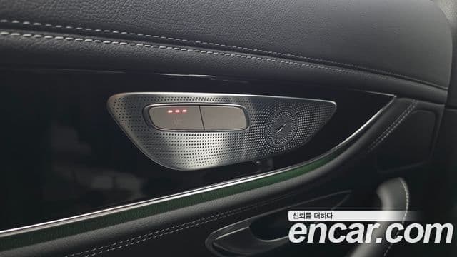 Mercedes-Benz AMG GT 2021 — Фото 19/20