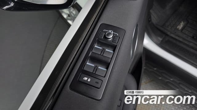 Land Rover Discovery 5 2019 — ფოტო 16/20