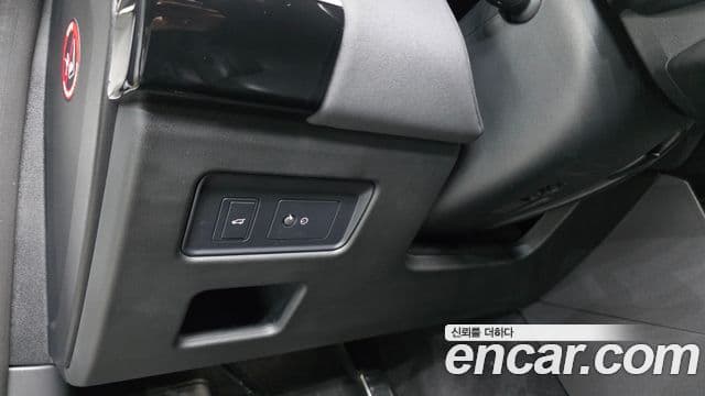 Land Rover Discovery 5 2019 — ფოტო 3/20