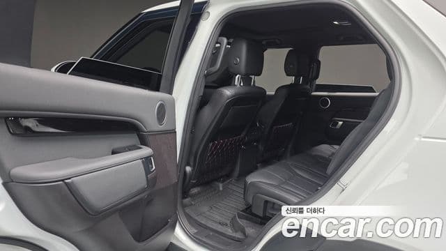 Land Rover Discovery 5 2019 — ფოტო 8/20