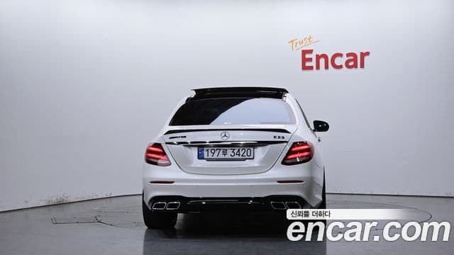 Mercedes-Benz E-Class 2019 — Фото 4/20