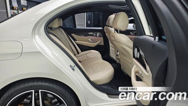 Mercedes-Benz E-Class 2019 — Фото 12/20