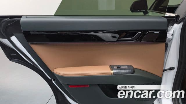 Hyundai Grandeur Hybrid 2025 — Photo 26/37