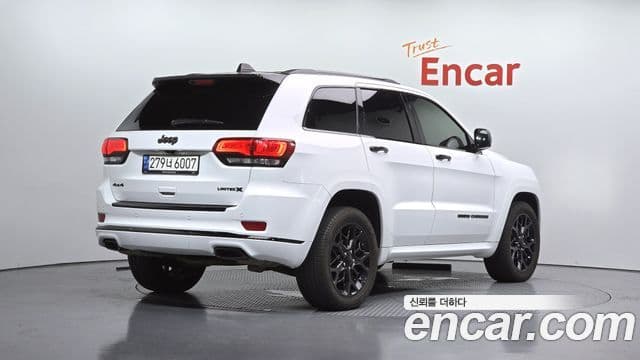Jeep Grand Cherokee 2021 — Фото 2/20
