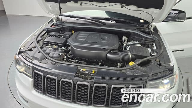 Jeep Grand Cherokee 2021 — Фото 6/20