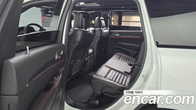 Jeep Grand Cherokee 2021 — Фото 11/20