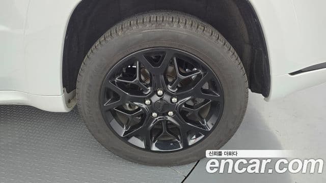 Jeep Grand Cherokee 2021 — Photo 7/30