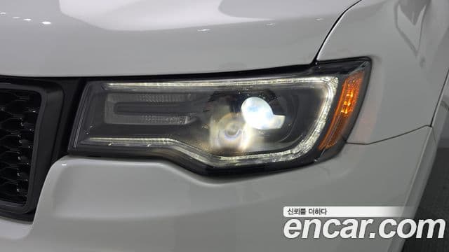 Jeep Grand Cherokee 2021 — Photo 2/30