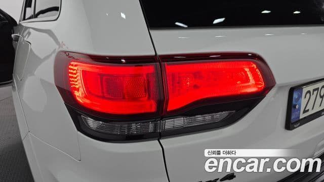 Jeep Grand Cherokee 2021 — Photo 11/30
