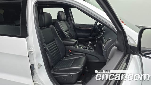 Jeep Grand Cherokee 2021 — Photo 6/30