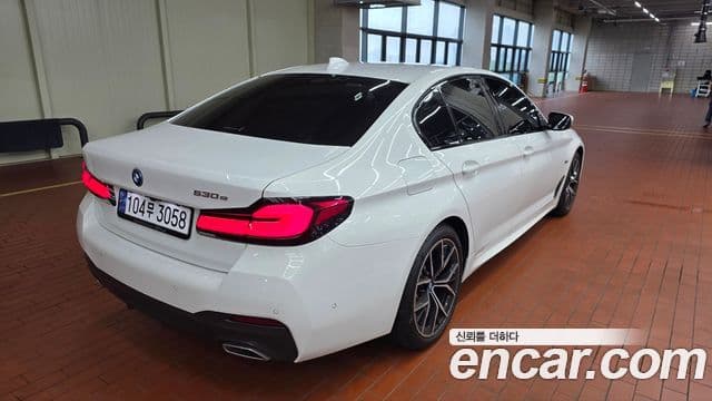 BMW 5 Series 2023 — Photo 2/5