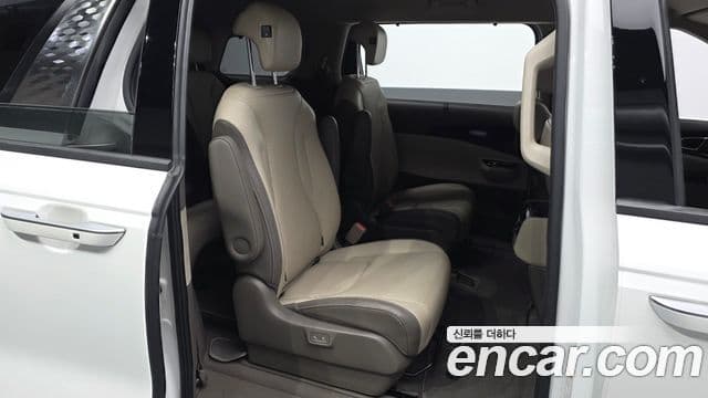 Kia Carnival 2021 — Фото 11/20