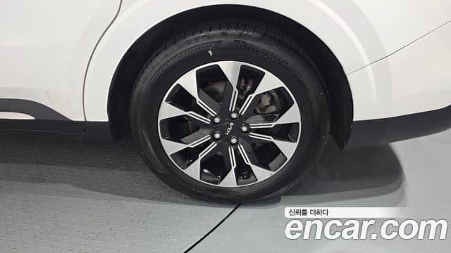 Kia Carnival 2021 — ფოტო 27/30