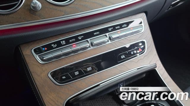 Mercedes-Benz E-Class 2021 — Şəkil 25/30