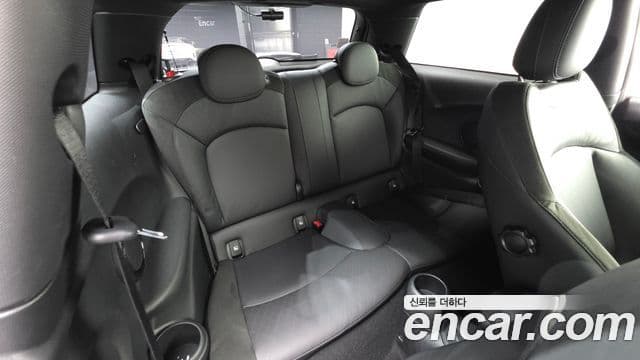 Mini Cooper Electric 2022 — ფოტო 7/20
