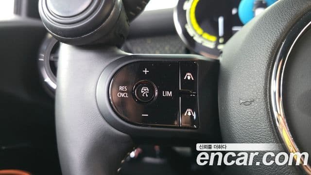 Mini Cooper Electric 2022 — ფოტო 17/20