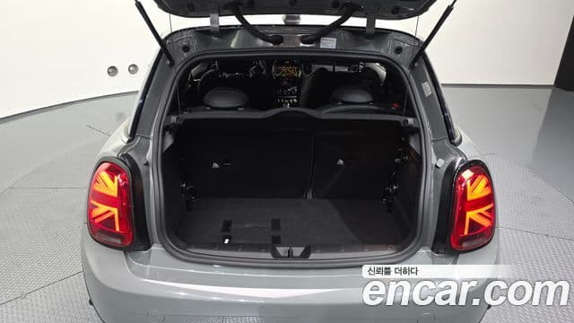 Mini Cooper Electric 2022 — ფოტო 19/20