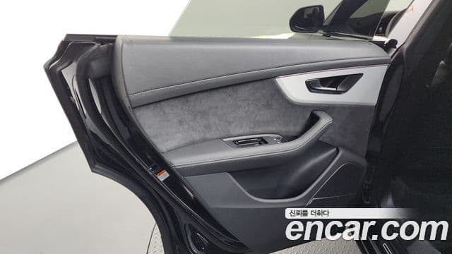 Audi Q8 2025 — Photo 33/36