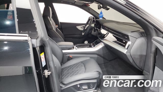 Audi Q8 2025 — Photo 10/36