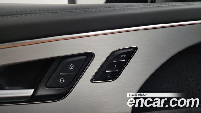 Audi Q8 2025 — Photo 15/36