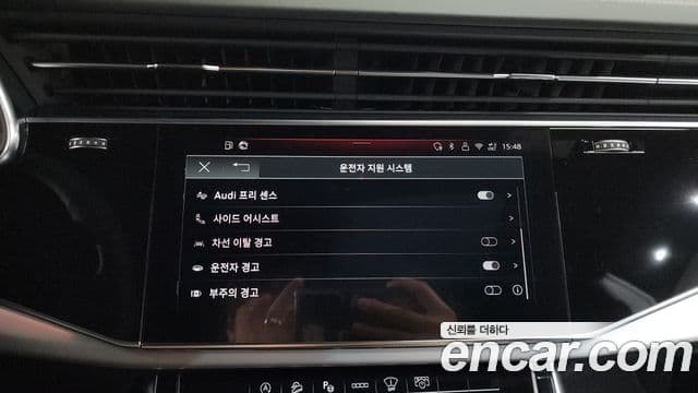 Audi Q8 2025 — Photo 9/36