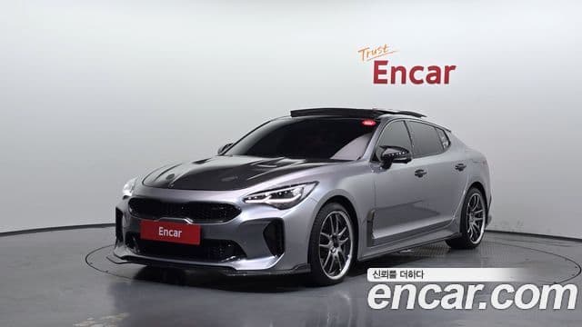 Kia Stinger 2022 — Фото 1/20