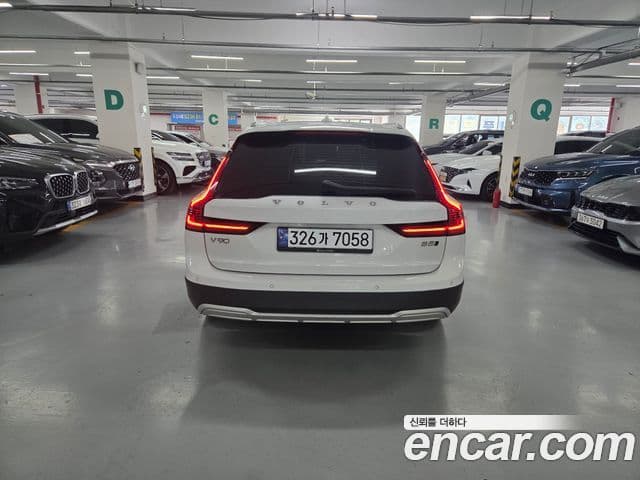 Volvo V90 Cross Country 2020 — ფოტო 4/14