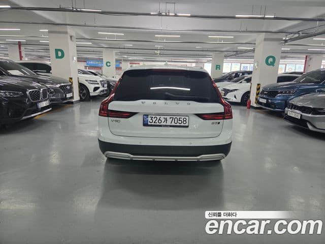 Volvo V90 Cross Country 2020 — ფოტო 1/14