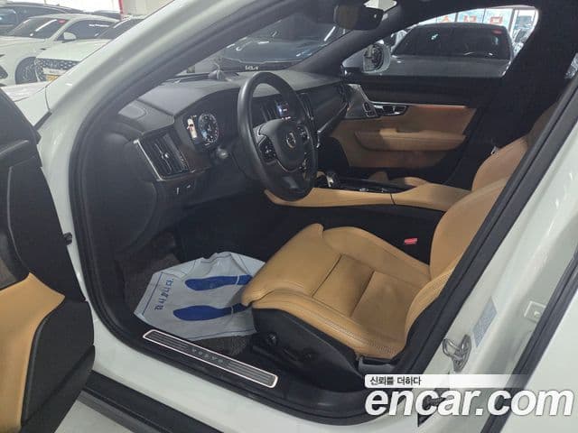Volvo V90 Cross Country 2020 — ფოტო 13/14