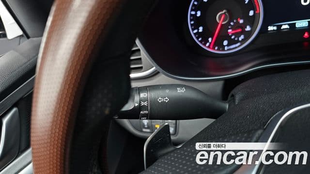 Genesis G70 2019 — Photo 23/32