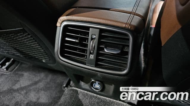 Genesis G70 2019 — Photo 8/32