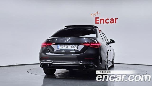 Mercedes-Benz C-Class 2025 — Photo 12/32